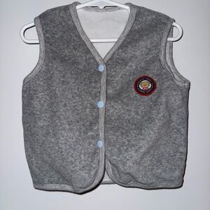 Vintage Gray Kids Vest with Blue Snap buttons patch detail